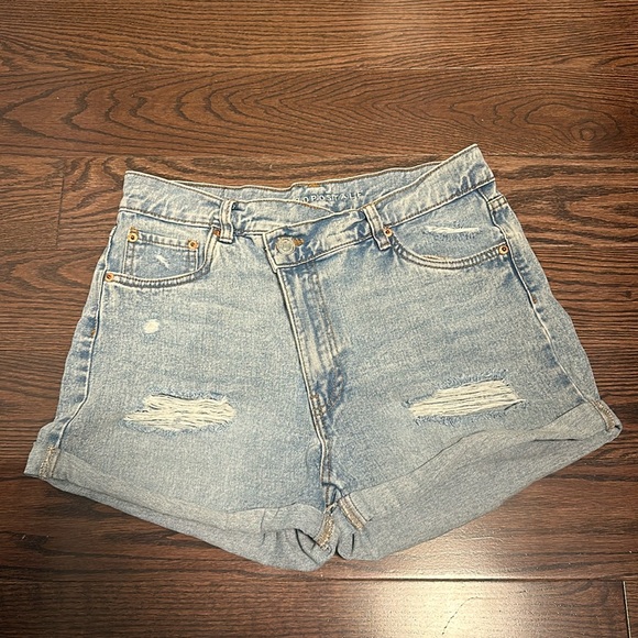 Size 8 Aeropostale Mom Shorts with Cross Buttons - Picture 1 of 3